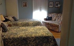 Maple Tourist Home B&B